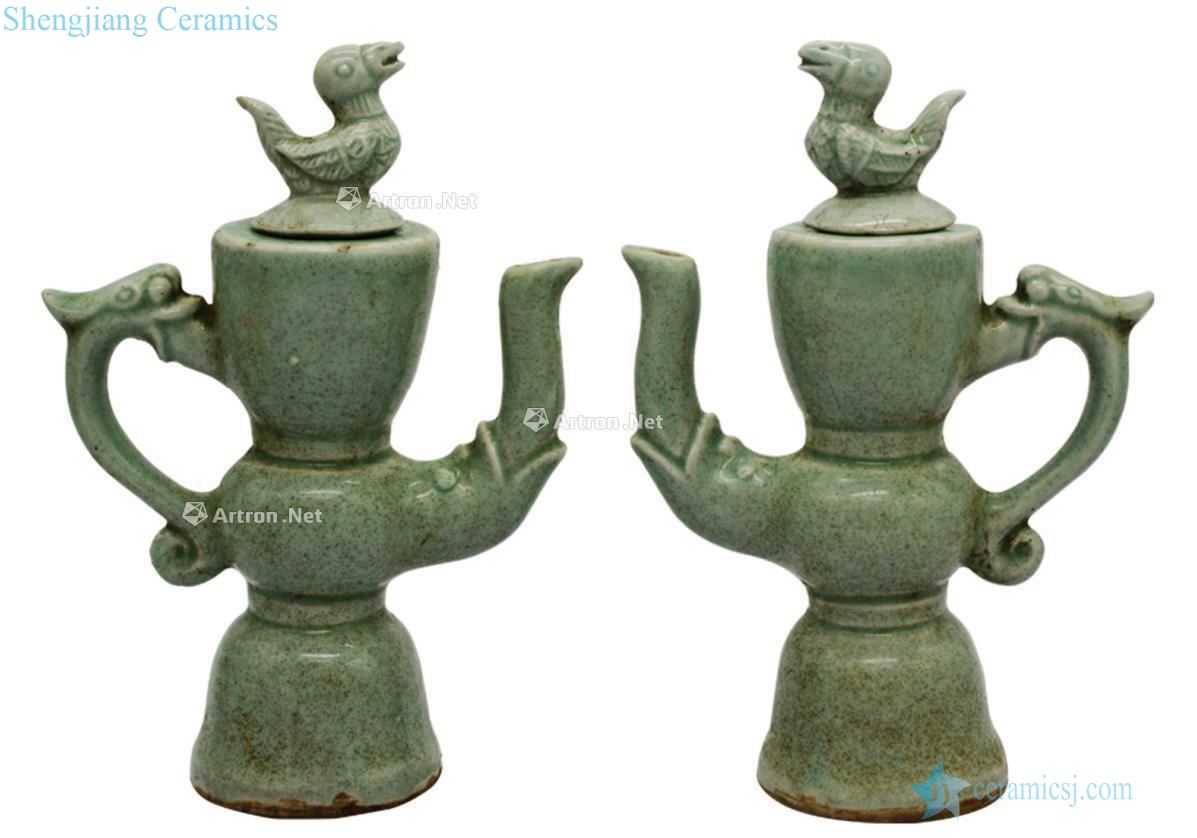 Ming Longquan celadon candlestick type dragon ewer handle