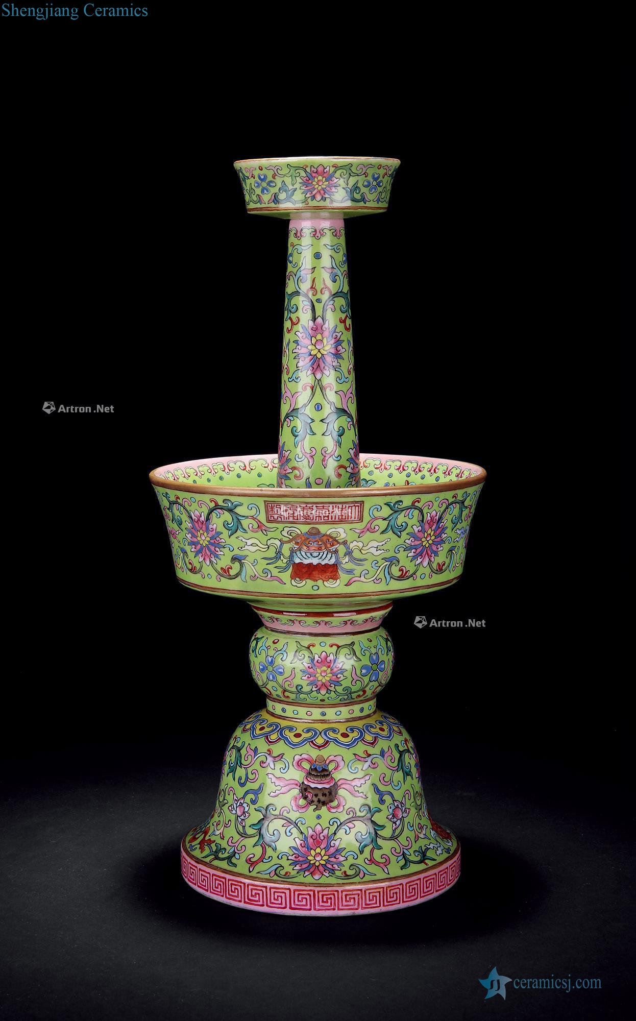 In the qing dynasty Qing jiaqing year pastel candlestick