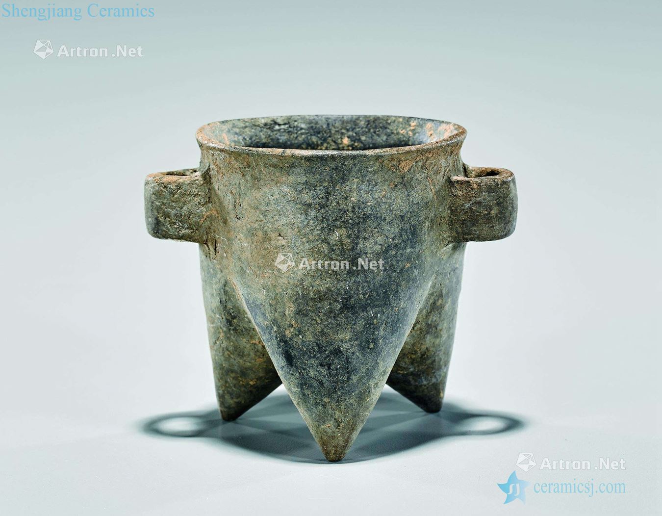 NEOLITHIC CHINESE POTTERY TRIPOD VESSEL