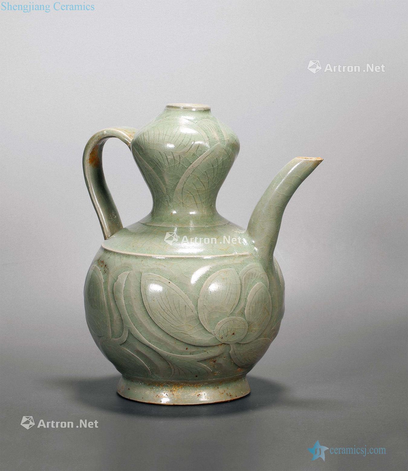 In the northern song dynasty kiln carved flowers gourd ewer