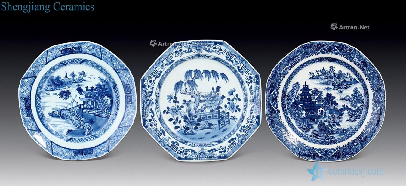 qing Blue and white landscape pattern anise disc (a group of three)