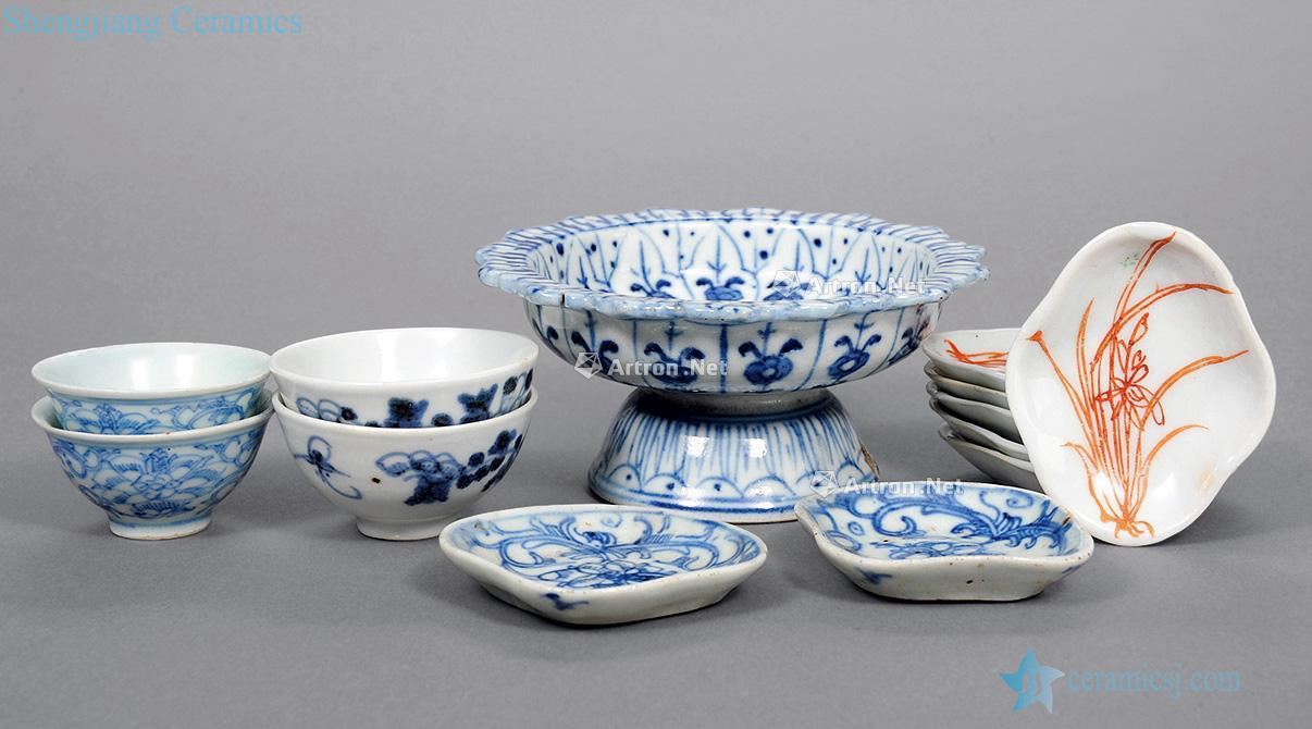 Qing dynasty blue and white flower grain small cup Even a little bit (a group)