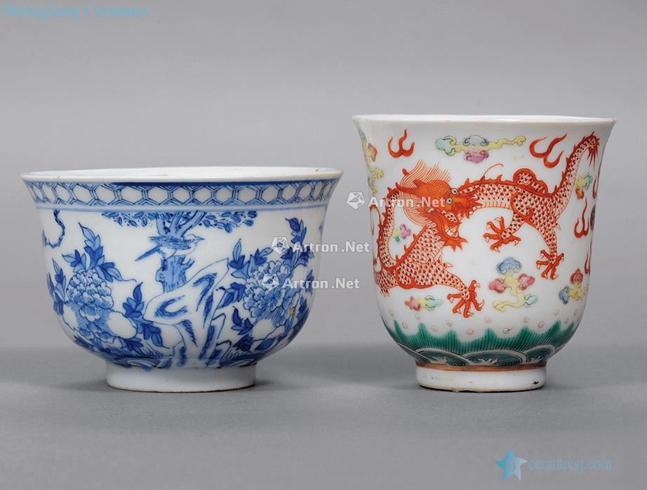 Qing dynasty blue and white flowers and birds sense cup Even the pastel dragon cup