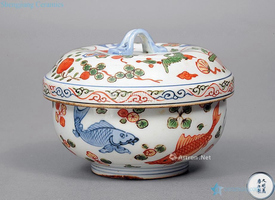 In the 19th century Wanli model figure tureen colorful aquatic animals