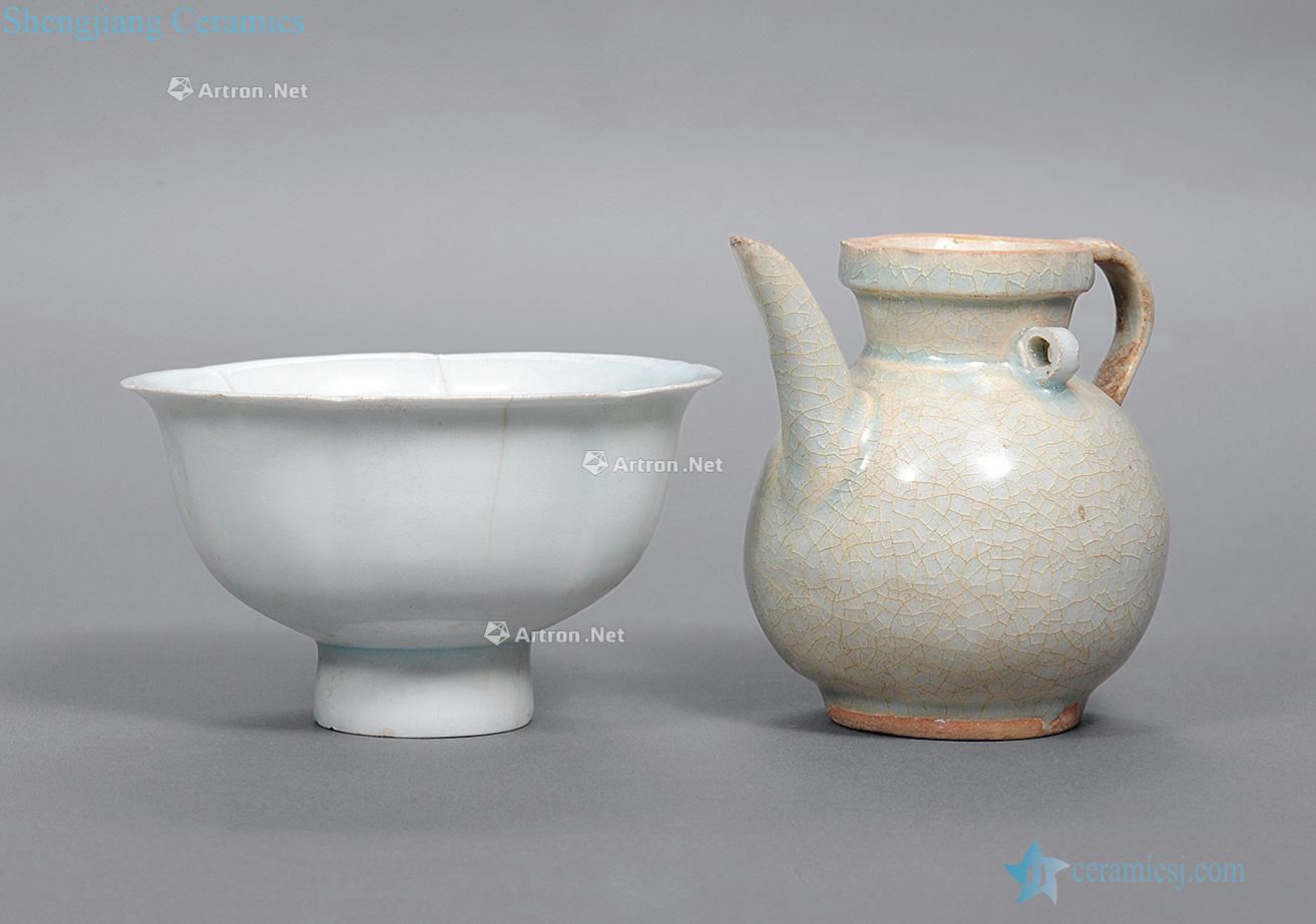 Song shadow blue footed pot Even the blue glaze ewer (2)