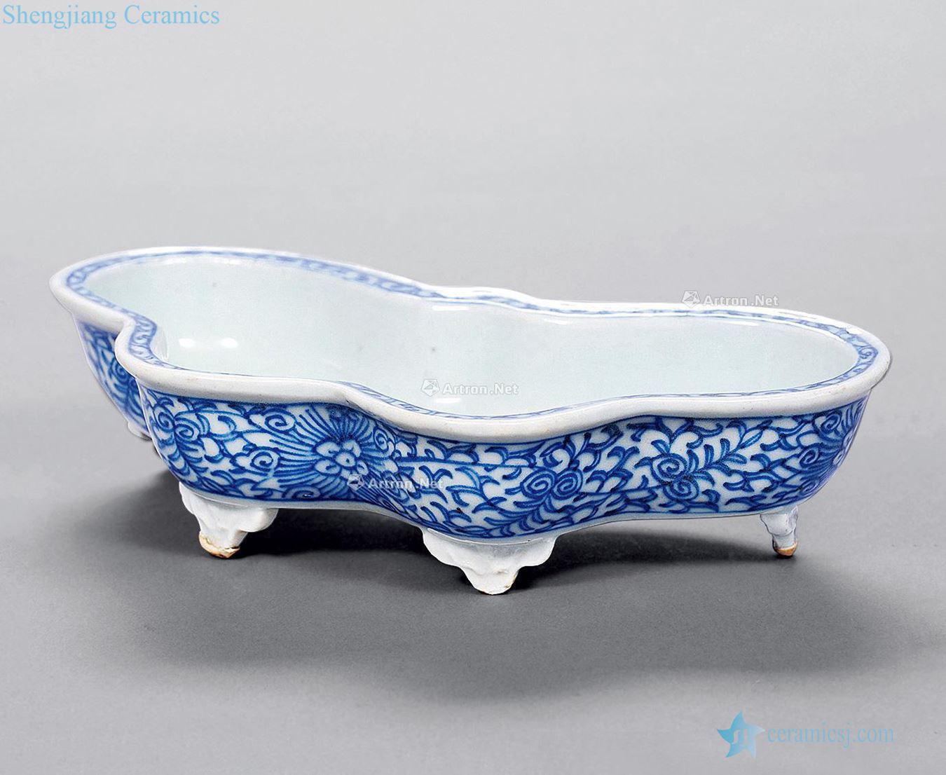Qing dynasty blue and white flower grain disc narcissus basin