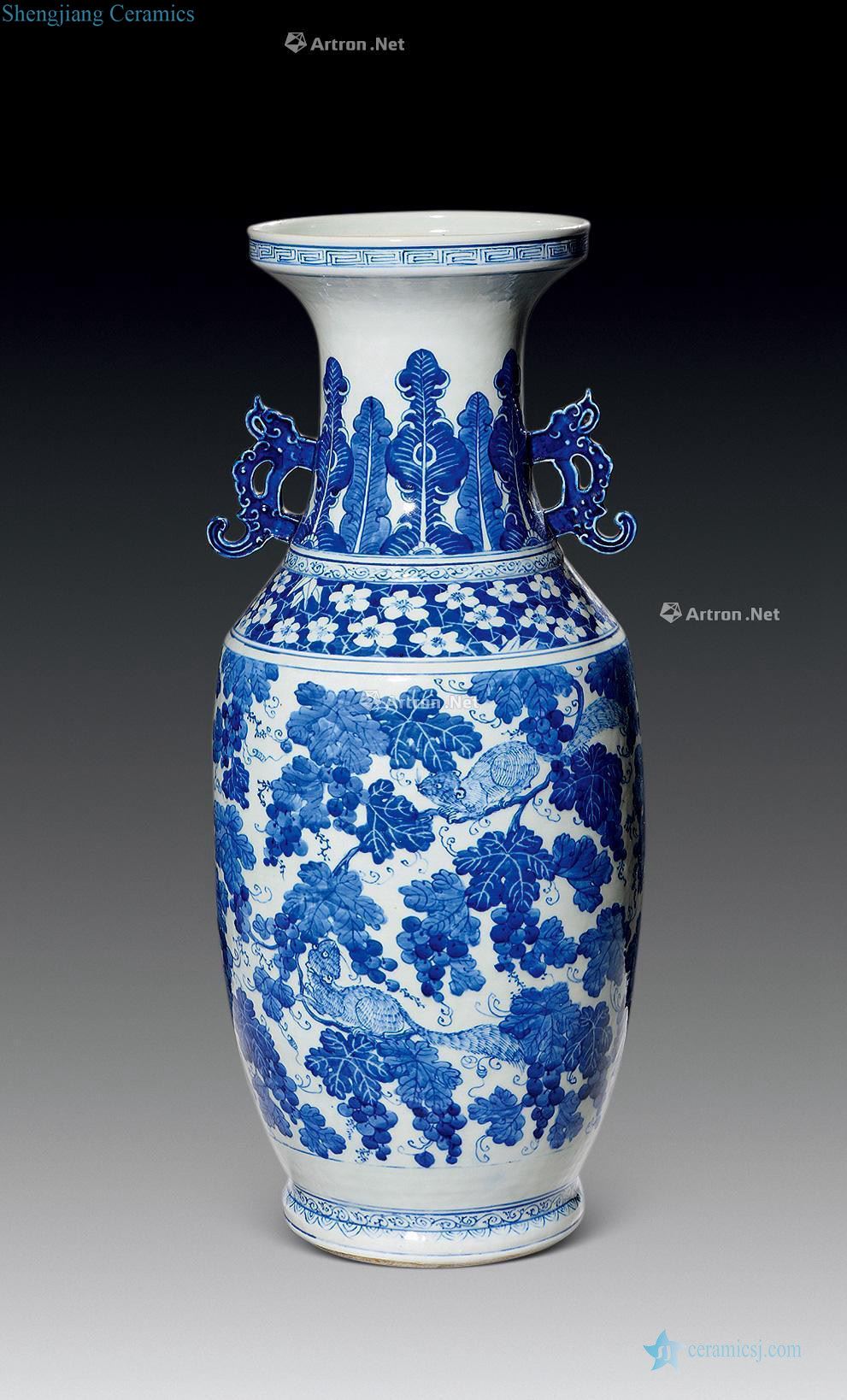 Qing dynasty blue-and-white squirrel grape grain ears big bottle