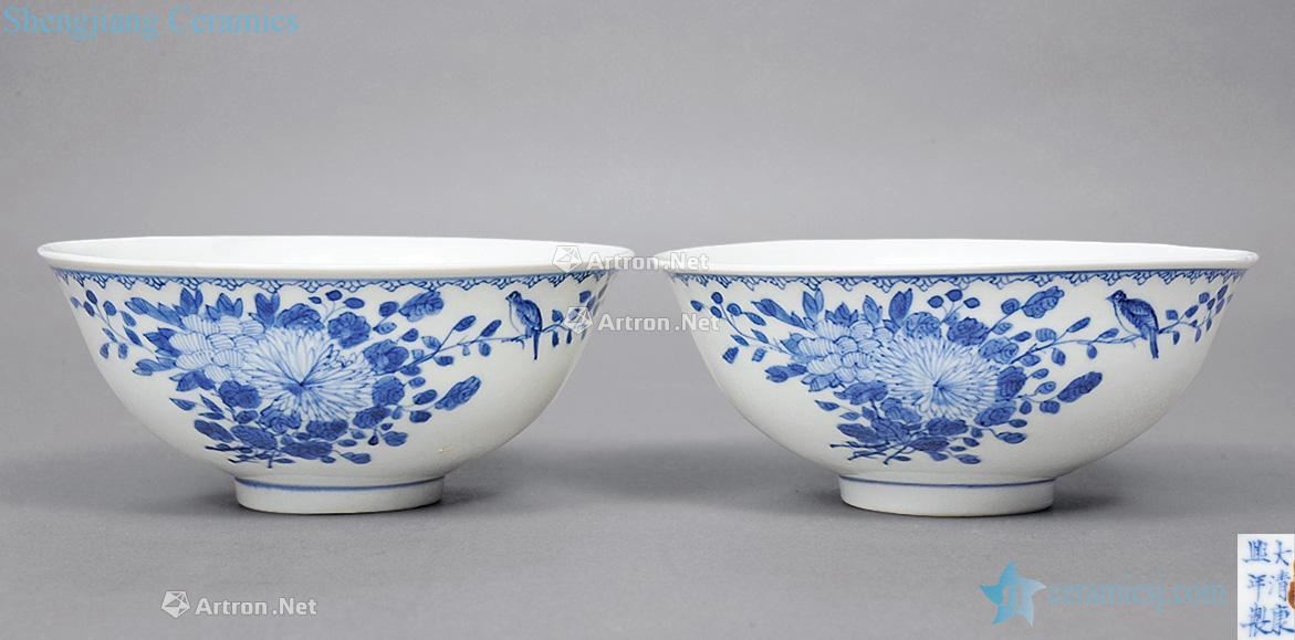Qing dynasty blue and white flowers green-splashed bowls (a)
