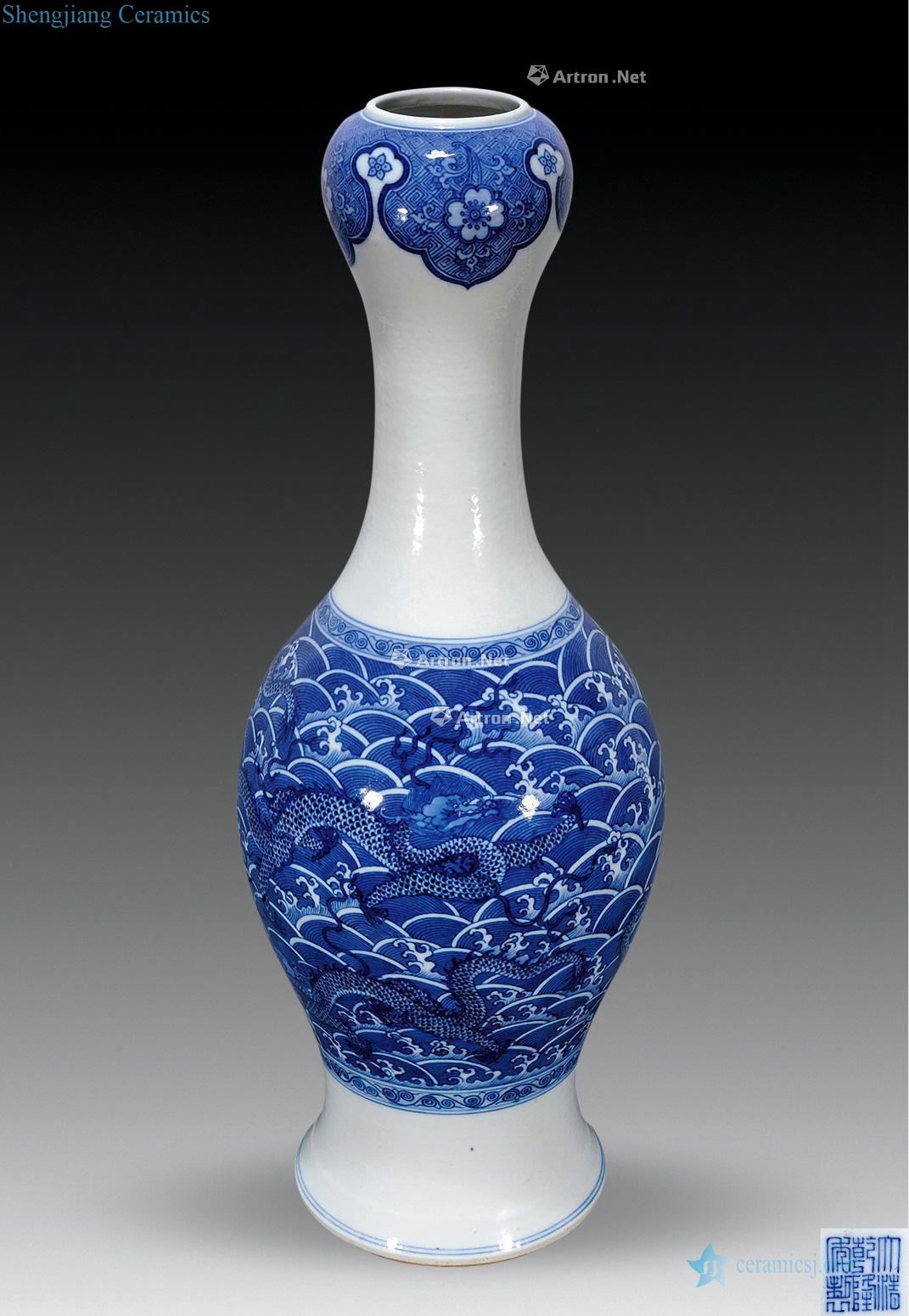 Qing qianlong Blue and white wulong sea bottle of garlic