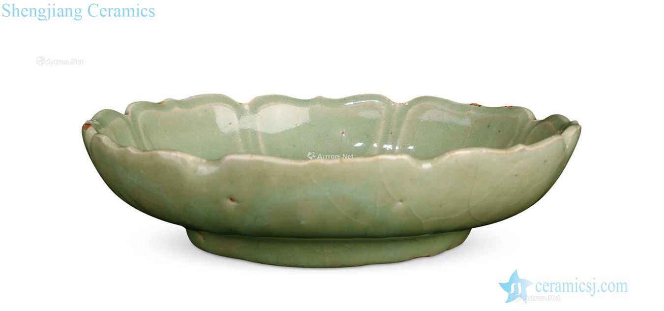Ming yongle Longquan celadon green glaze printing ruyi moire mouth plate edges