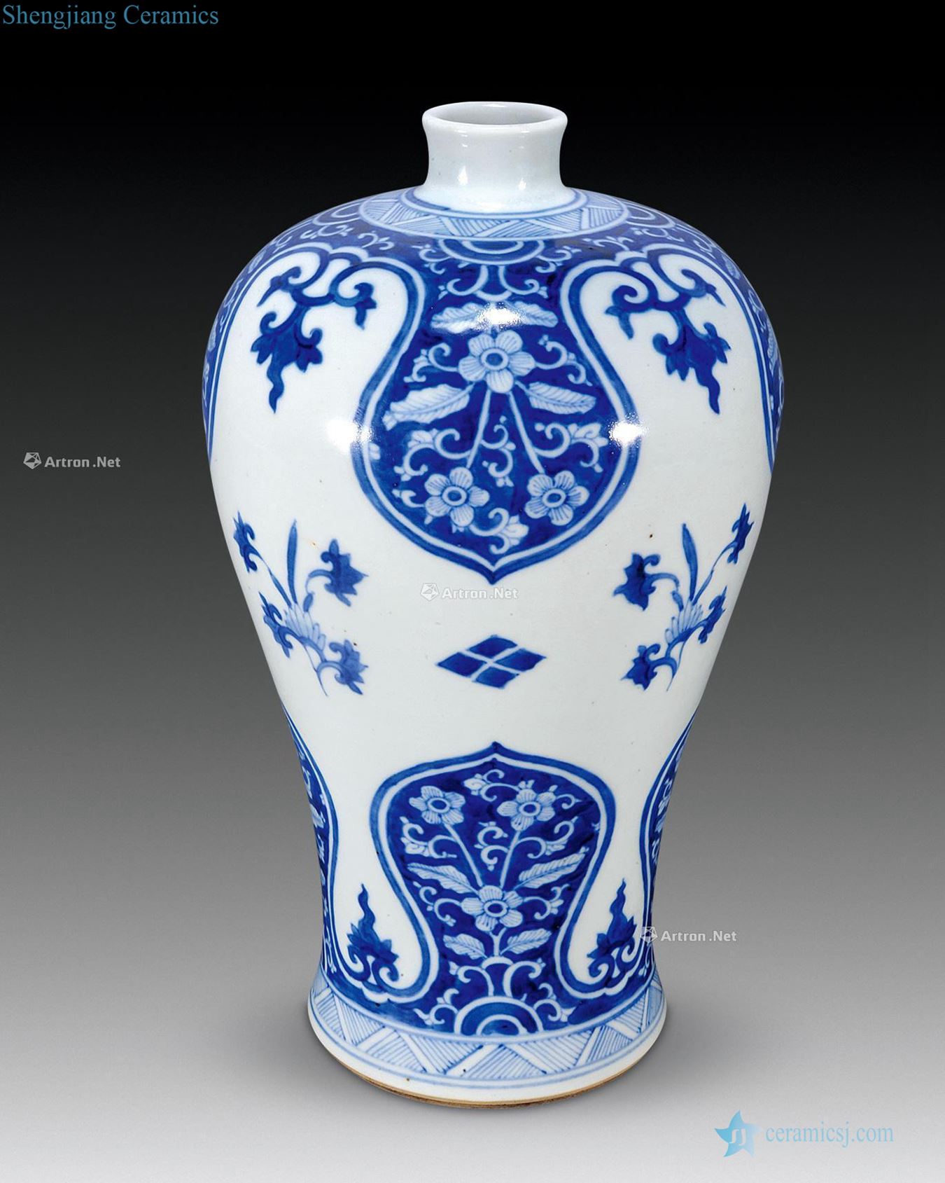 The qing emperor kangxi Green Hualien disc DongMei bottle