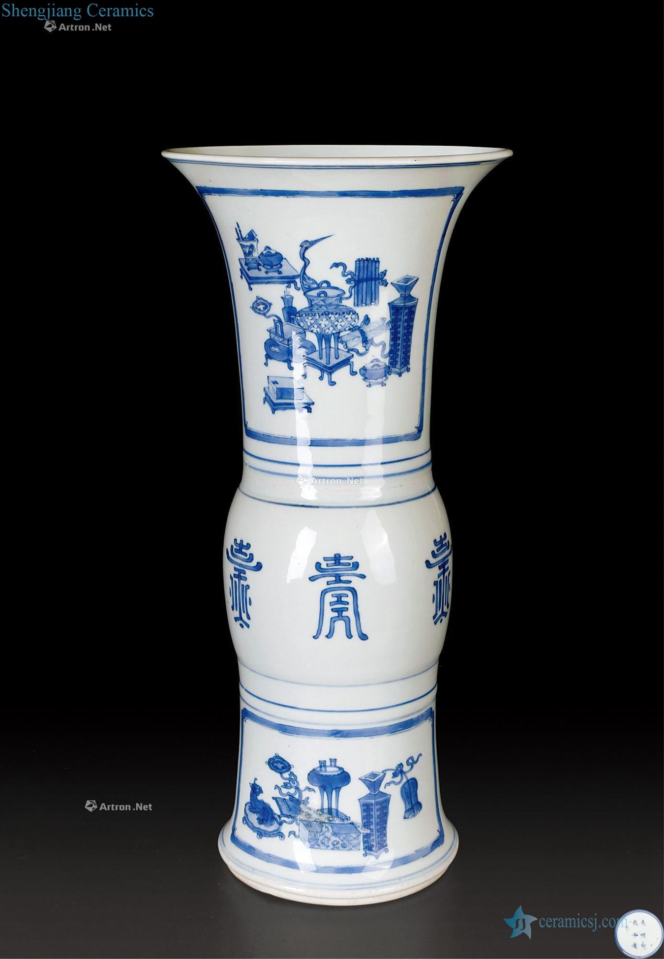 The qing emperor kangxi Blue and white flower vase with antique diagram