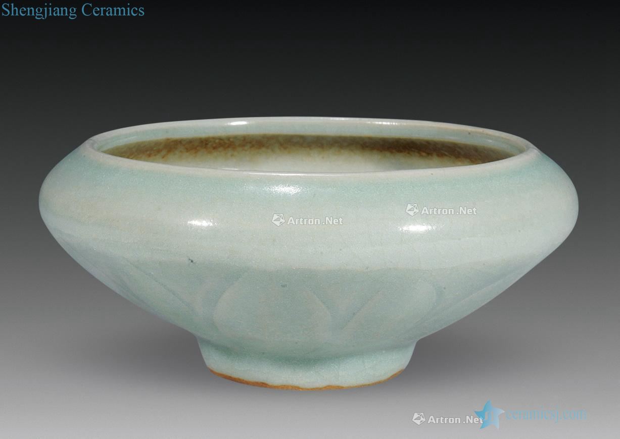 The southern song dynasty Longquan lotus-shaped folding of the bowl