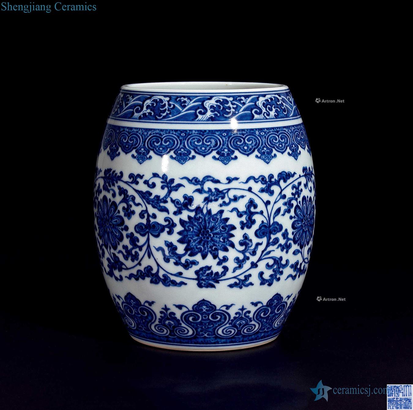 Qing qianlong Blue and white lotus flower grain drum honour