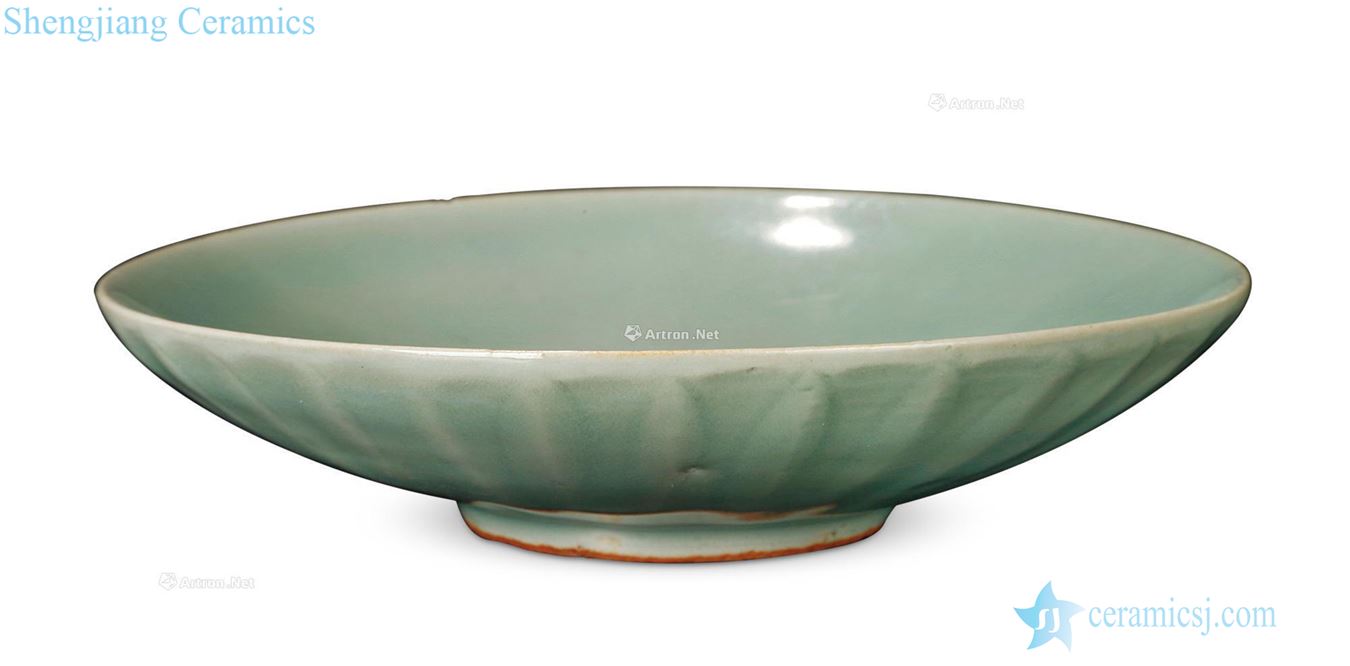 Southern song dynasty, yuan Longquan celadon glaze chrysanthemum valve tray