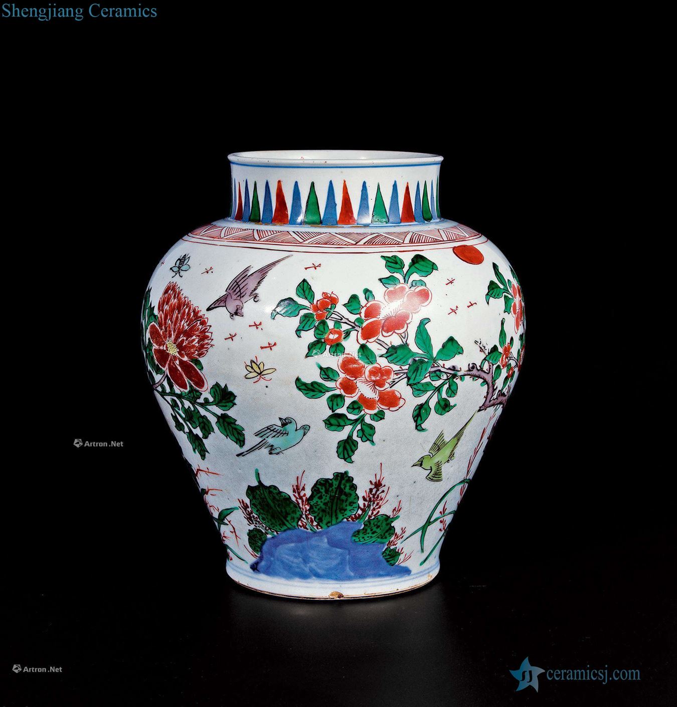 In the early qing Colorful flowers and birds show the canister