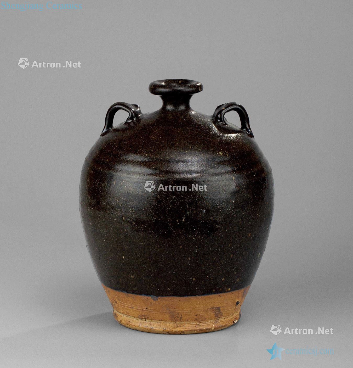 The song dynasty (960-1279), the black glaze ears small mouth pot