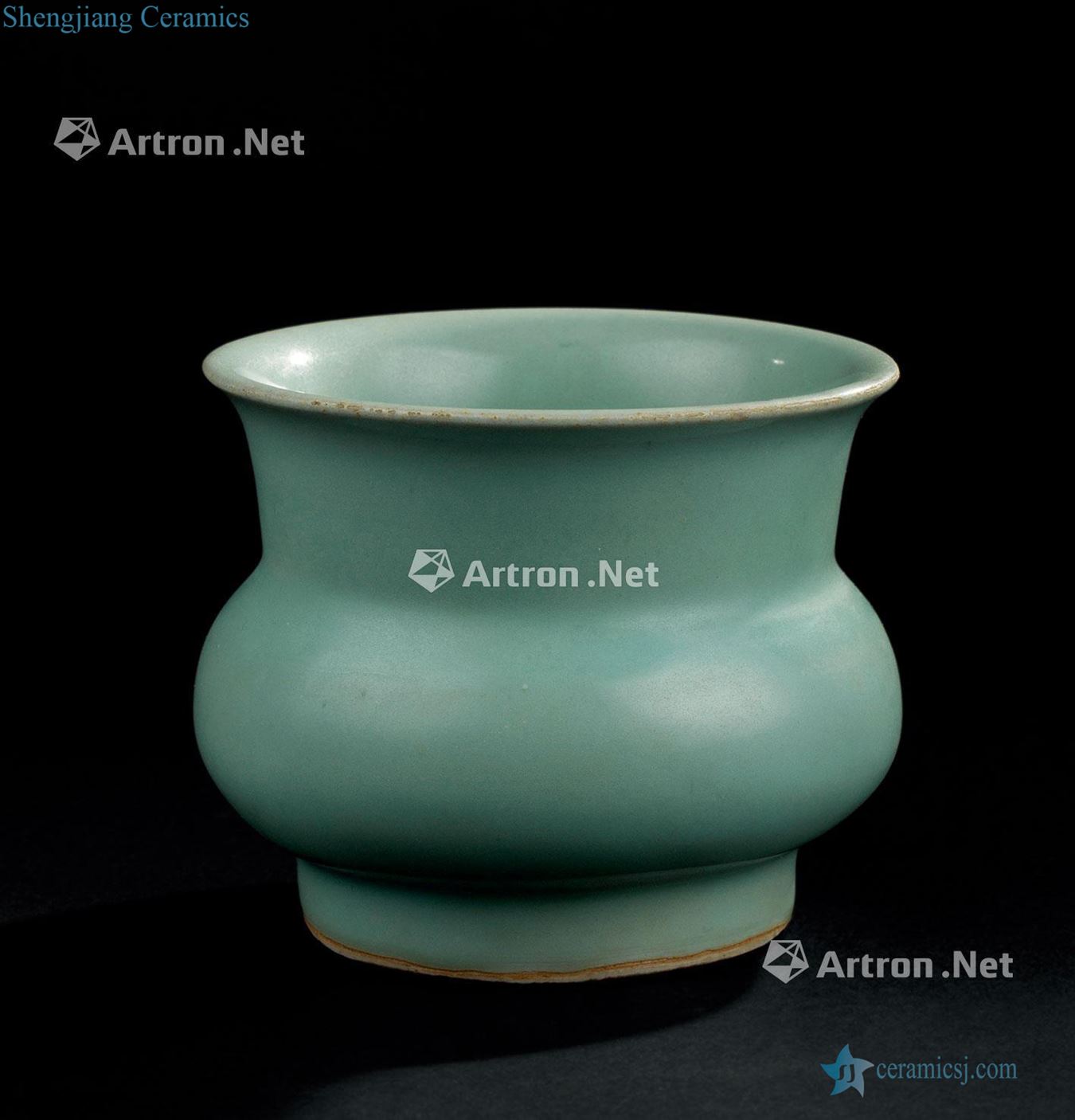 Longquan celadon in southern song dynasty (1127-1279) slag bucket