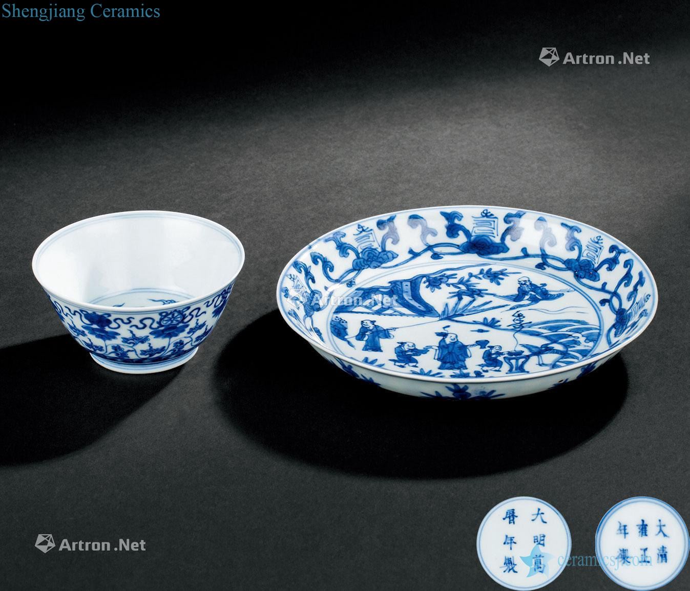 In the qing dynasty (1644-1911) blue and white sweet green-splashed bowls Blue and white high and tray two things (group a)