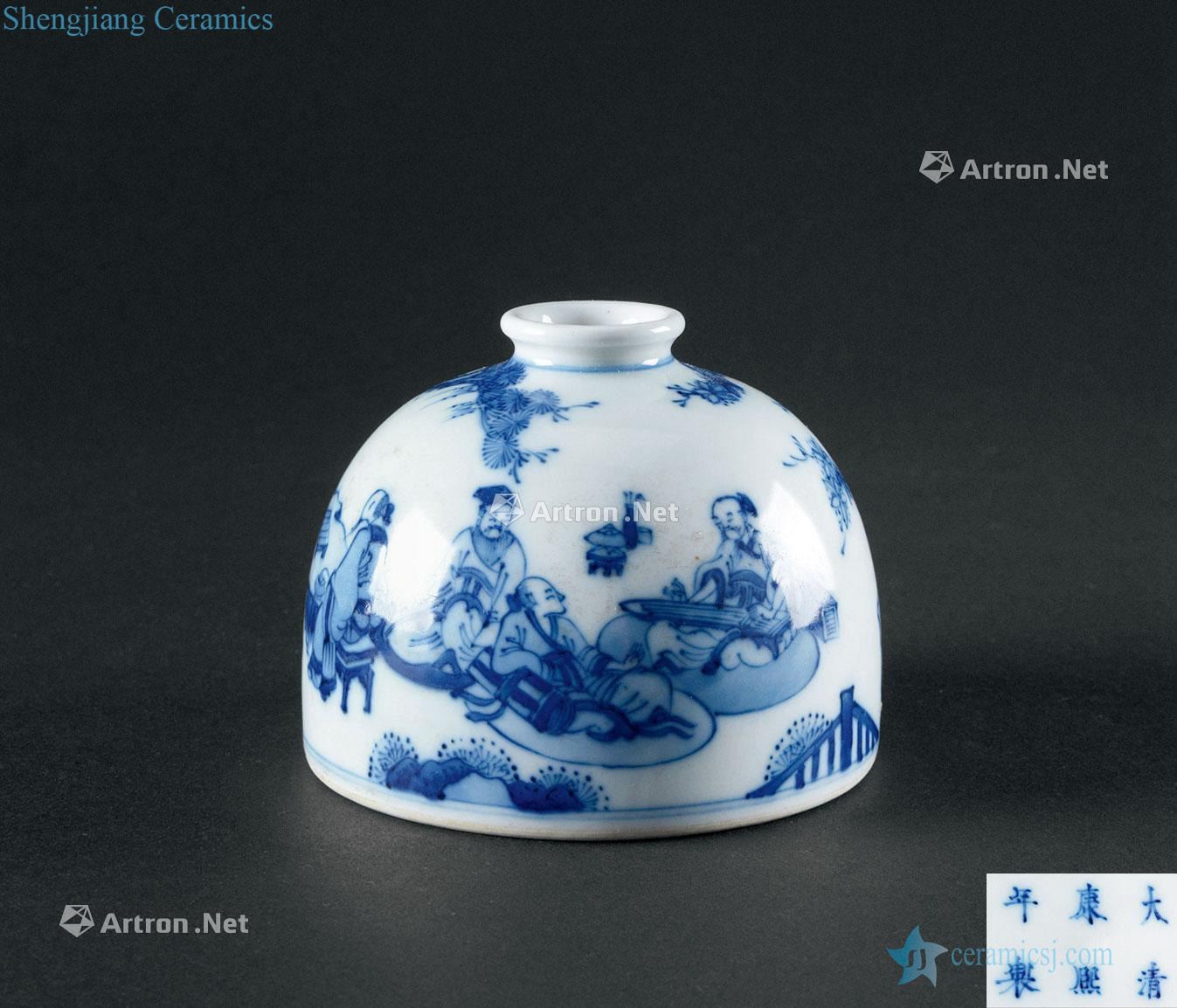 In the qing dynasty (1644-1911) grain white statue of blue and white characters
