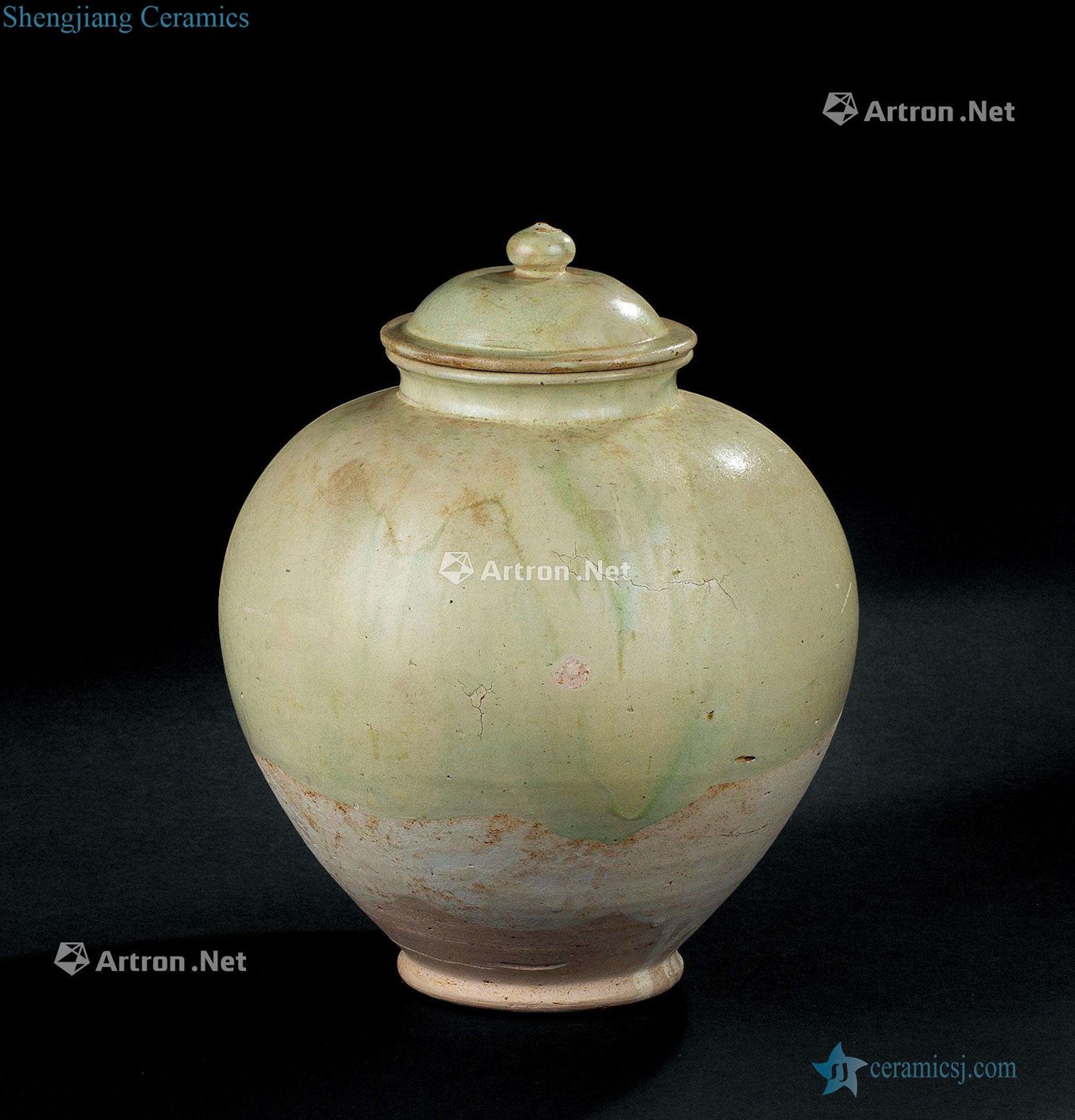 The tang dynasty (618-907) green glaze ten thousand cans