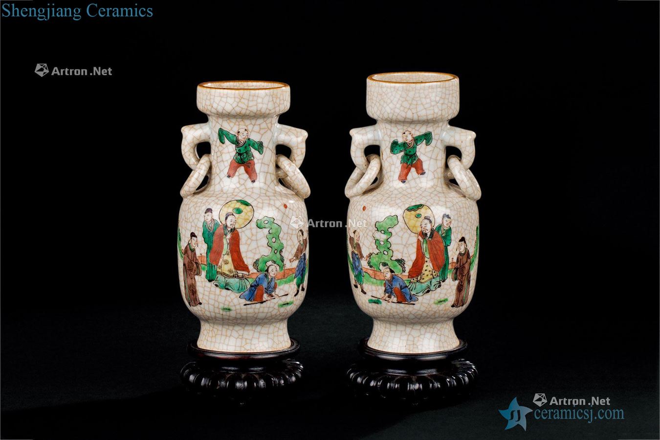In the qing dynasty (1644-1911), the elder brother of the glaze colorful character lines double ears (a)