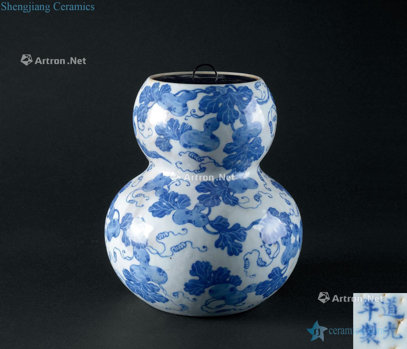 Qing daoguang (1821-1850) blue and white ten thousand generation grain gourd bottle