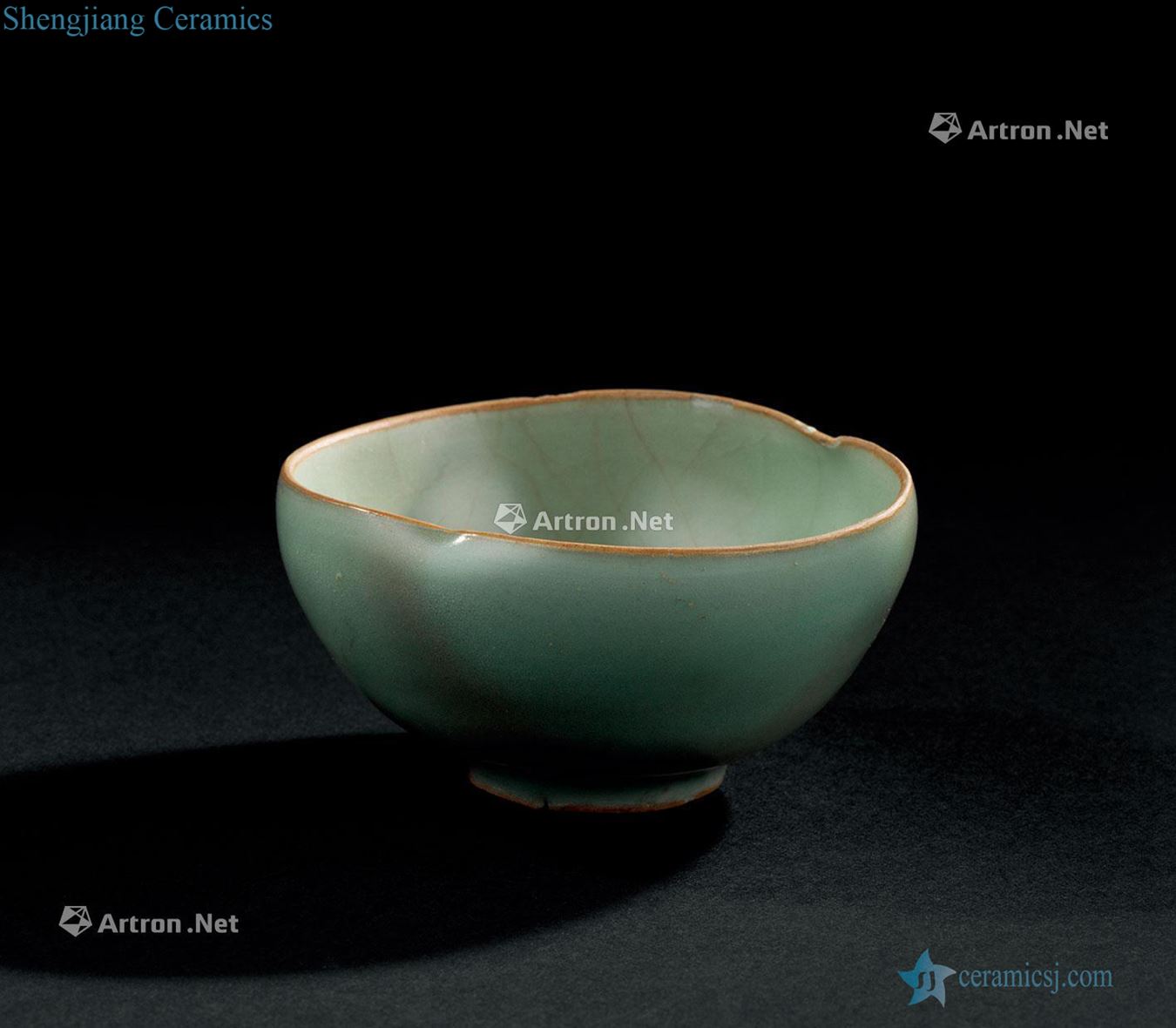 Southern song dynasty (1127-1279), longquan celadon bowls