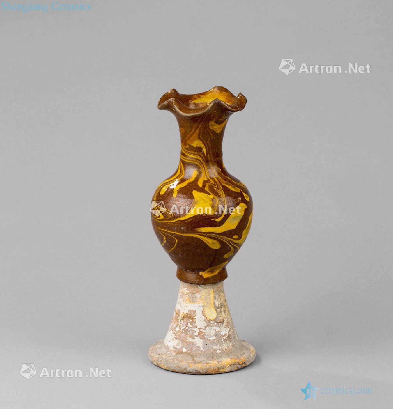 Northern song dynasty (960-1127), bottle mouth twisted placenta coloured glaze glaze lotus leaf