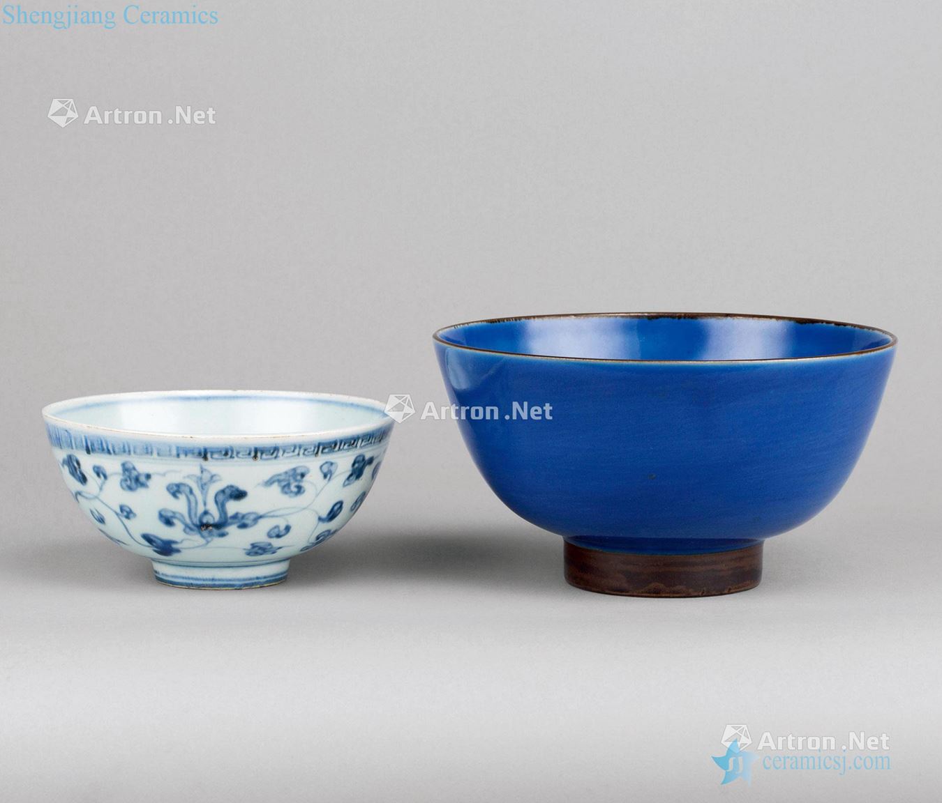 In the Ming dynasty, qing dynasty (1368-1911) blue and white flowers green-splashed bowls bound branches Two things blue glazed bowl (group a)