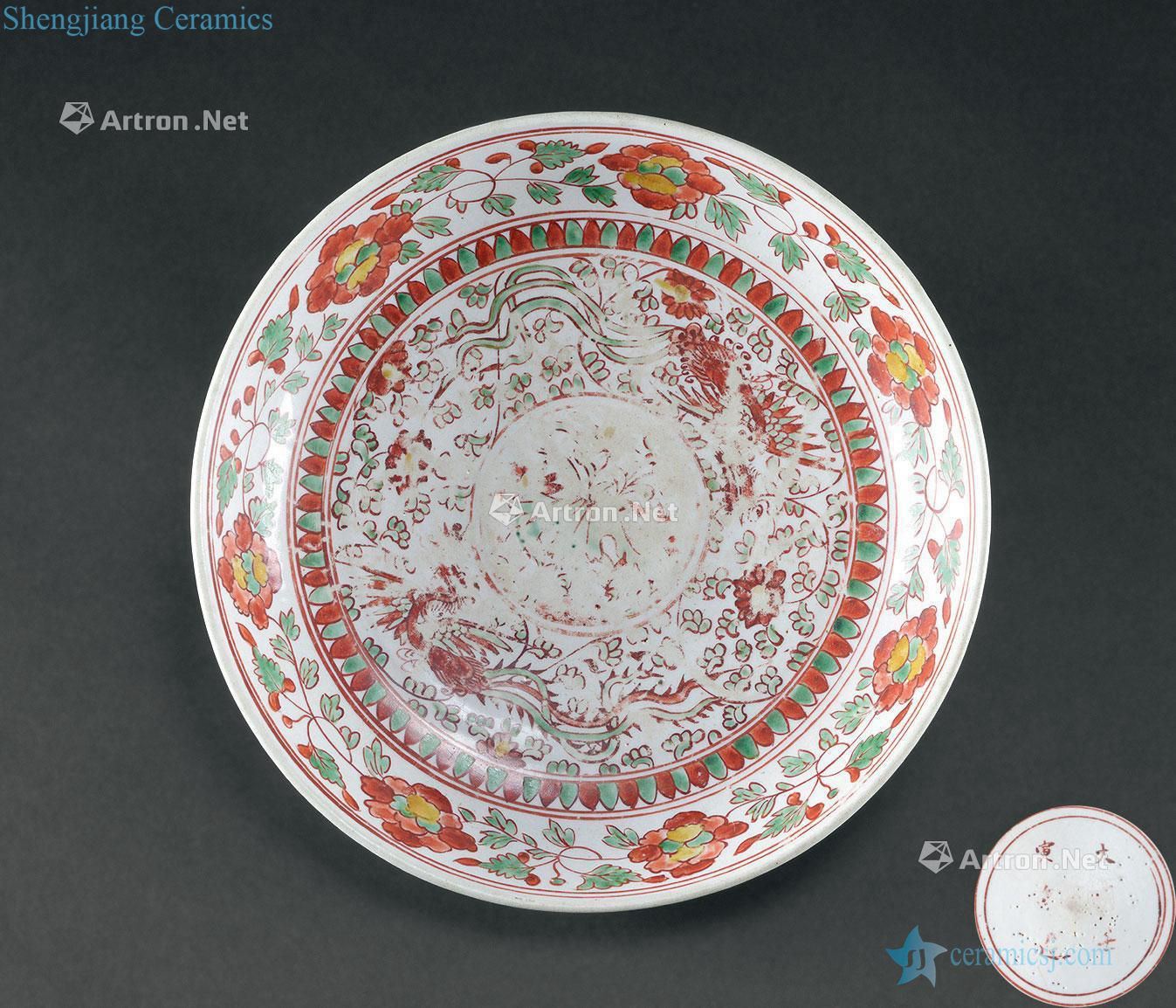 In the Ming dynasty (1368-1644) red and green color double phoenix tray