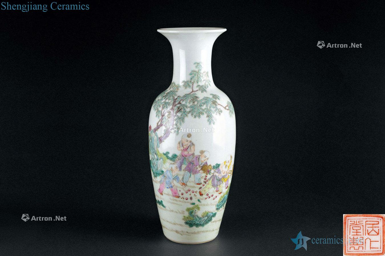 In the qing dynasty (1644-1911), pastel YingXiWen goddess of mercy bottle