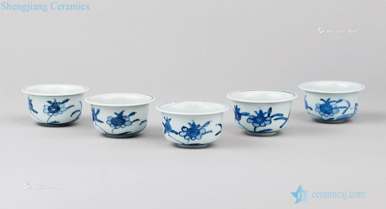 In the qing dynasty (1644-1911) blue and white pomegranate grain small cup (five pieces a set)