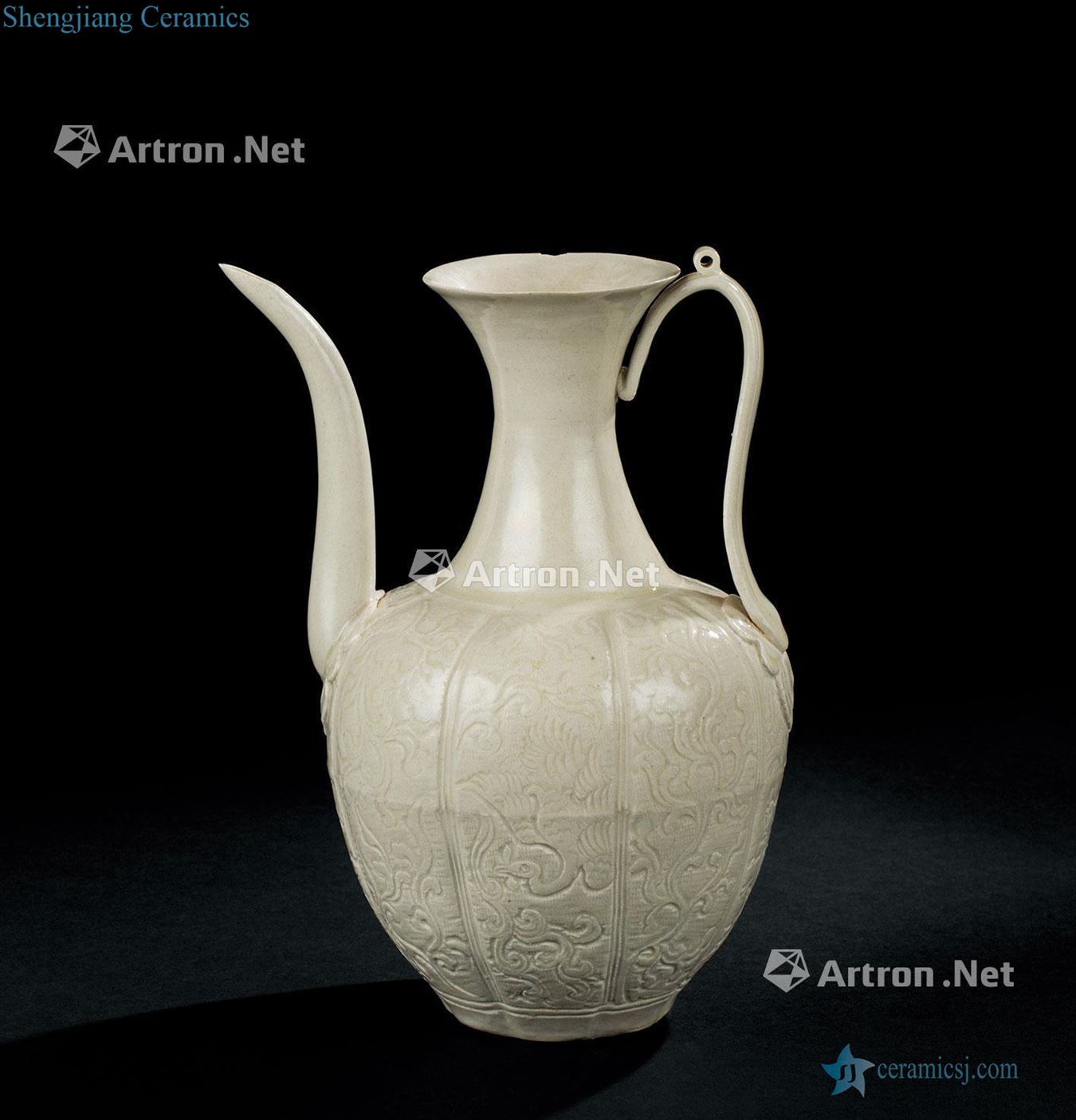 Northern song dynasty (960-1127), green carved flower grain ewer