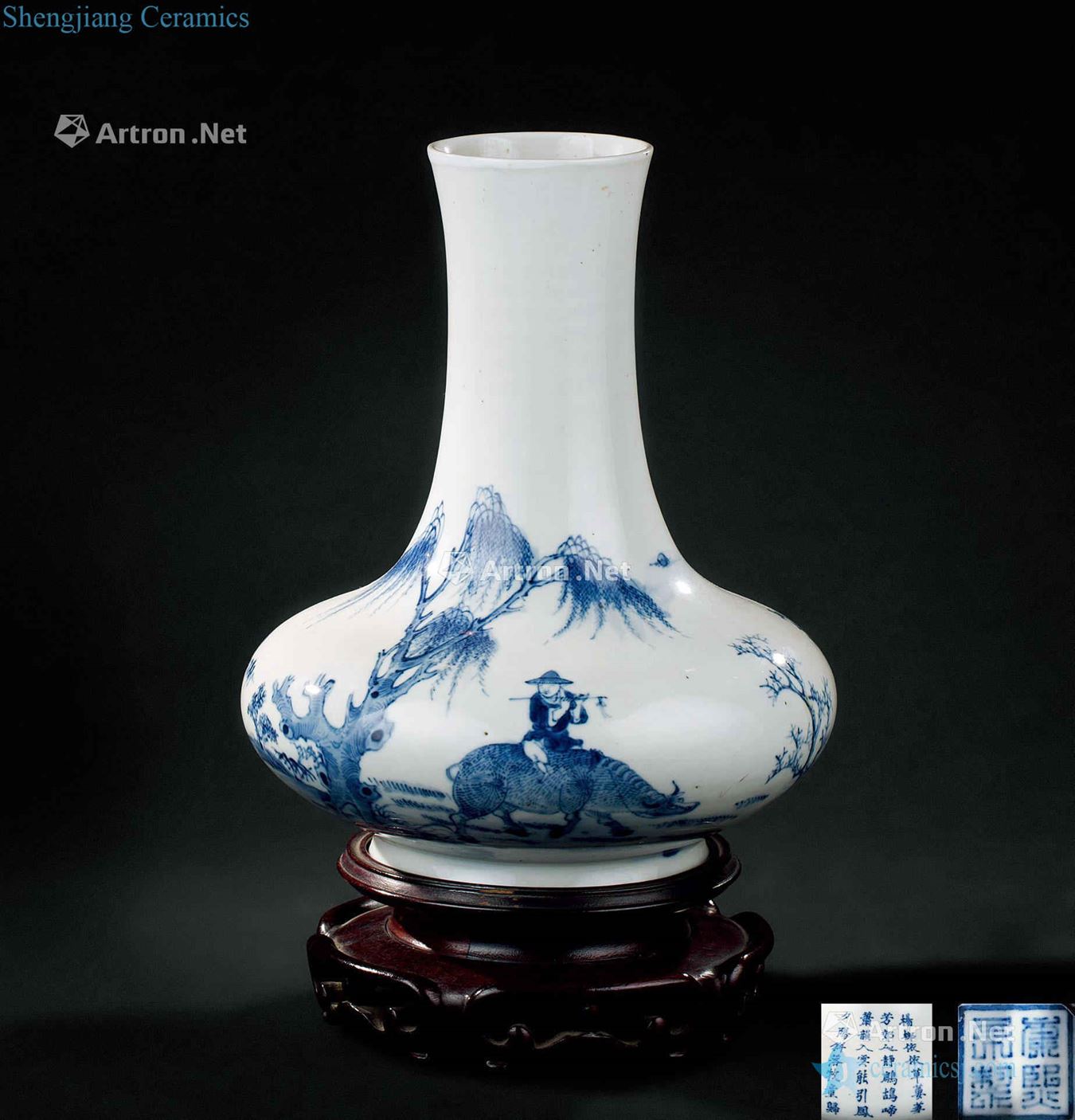 In the qing dynasty (1644-1911) blue and white lines of poetry and water bottles