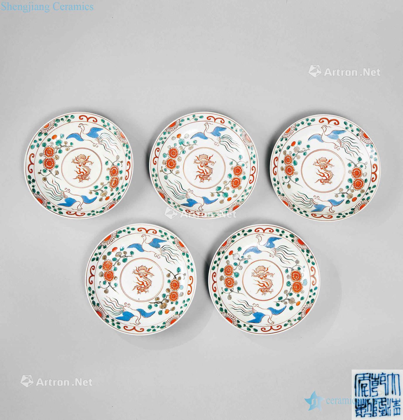 In the qing dynasty (1644-1911), colorful flower crown tray