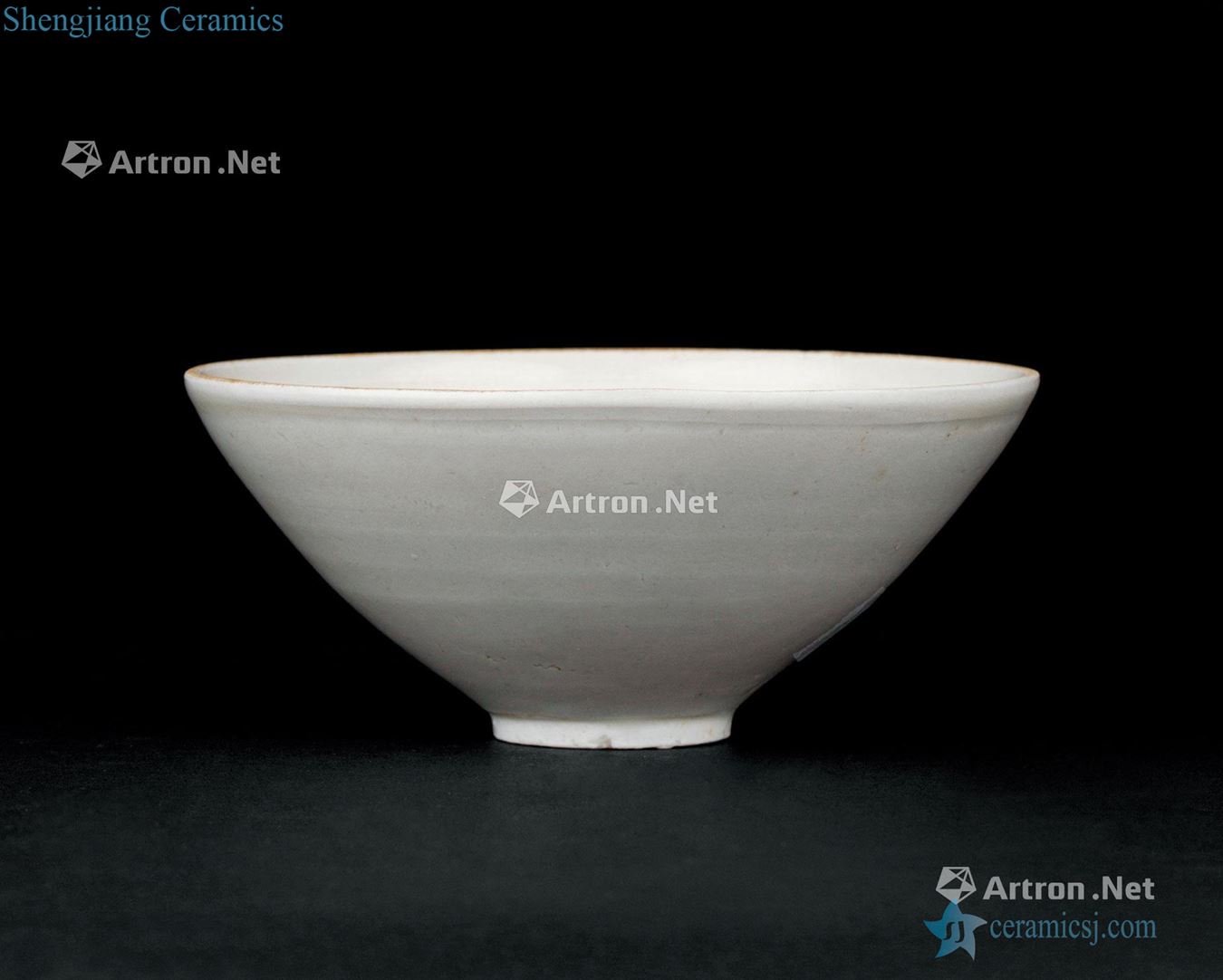 The song dynasty (960-1279) kiln porcelain flowers green-splashed bowls
