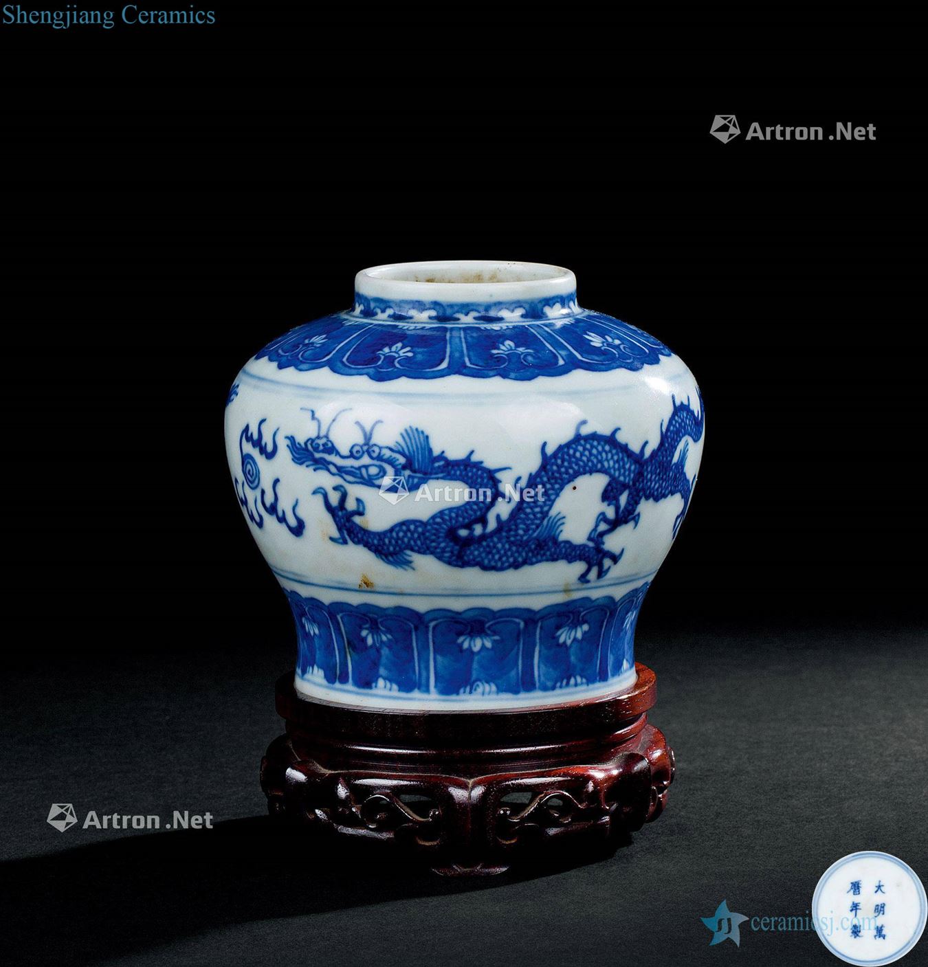 In the qing dynasty (1644-1911) blue and white praised grain tank