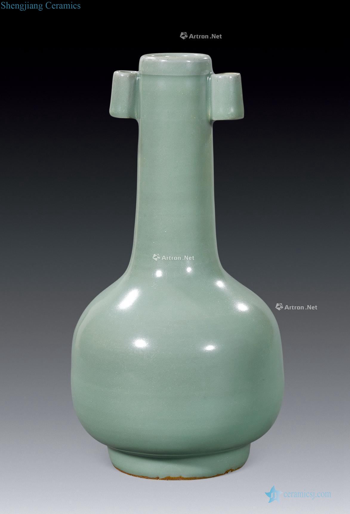 The yuan dynasty Longquan celadon penetration ears