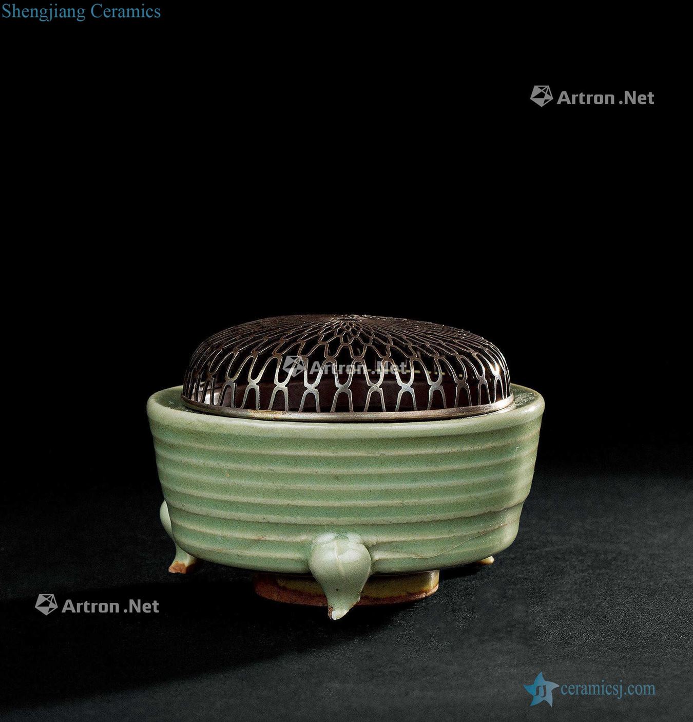 The yuan dynasty (1271-1368), celadon bowstring grain three-legged incense burner