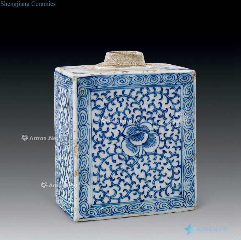 In the qing dynasty Blue and white tie up branch grain tea pot flowers