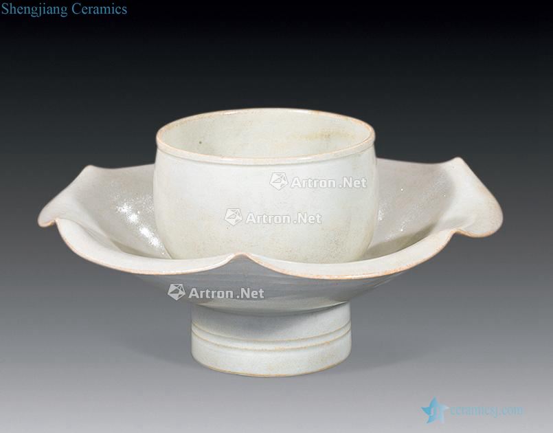 The yuan dynasty shadow green flowers left kiln mouth light (a)