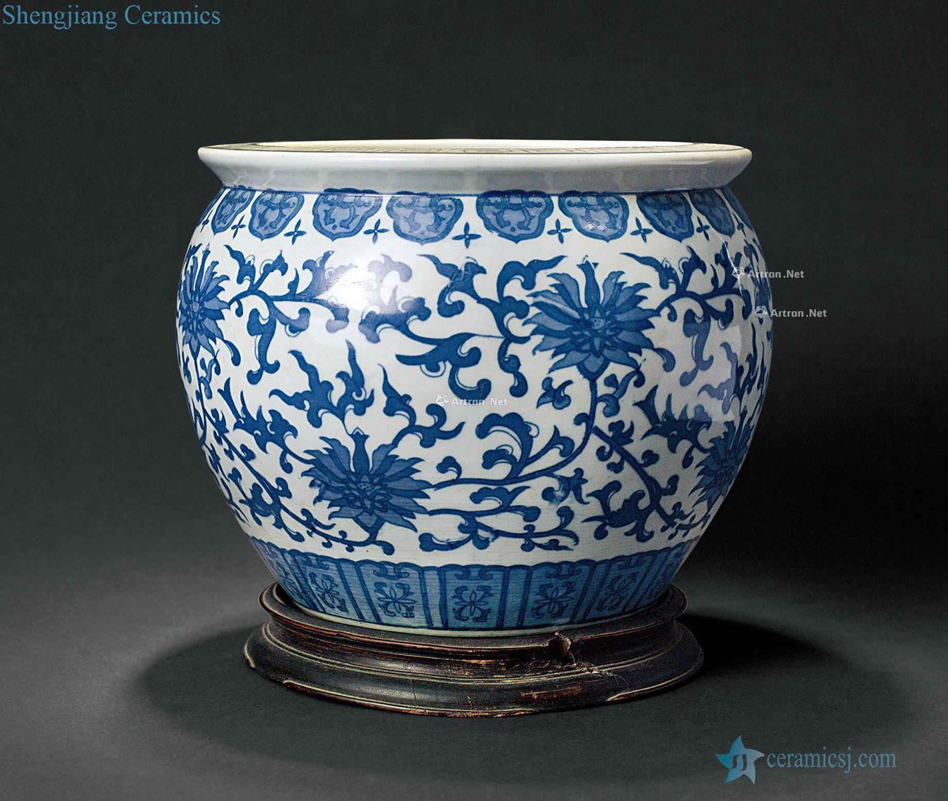 In the qing dynasty Blue and white tie up branch grain small cylinder