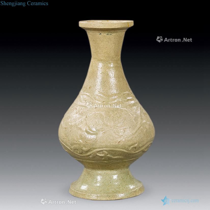 The yuan dynasty blue glaze flower grain bottle