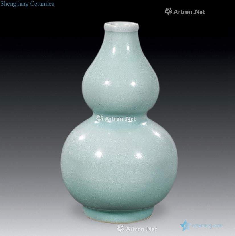 The yuan dynasty Longquan celadon gourd bottle