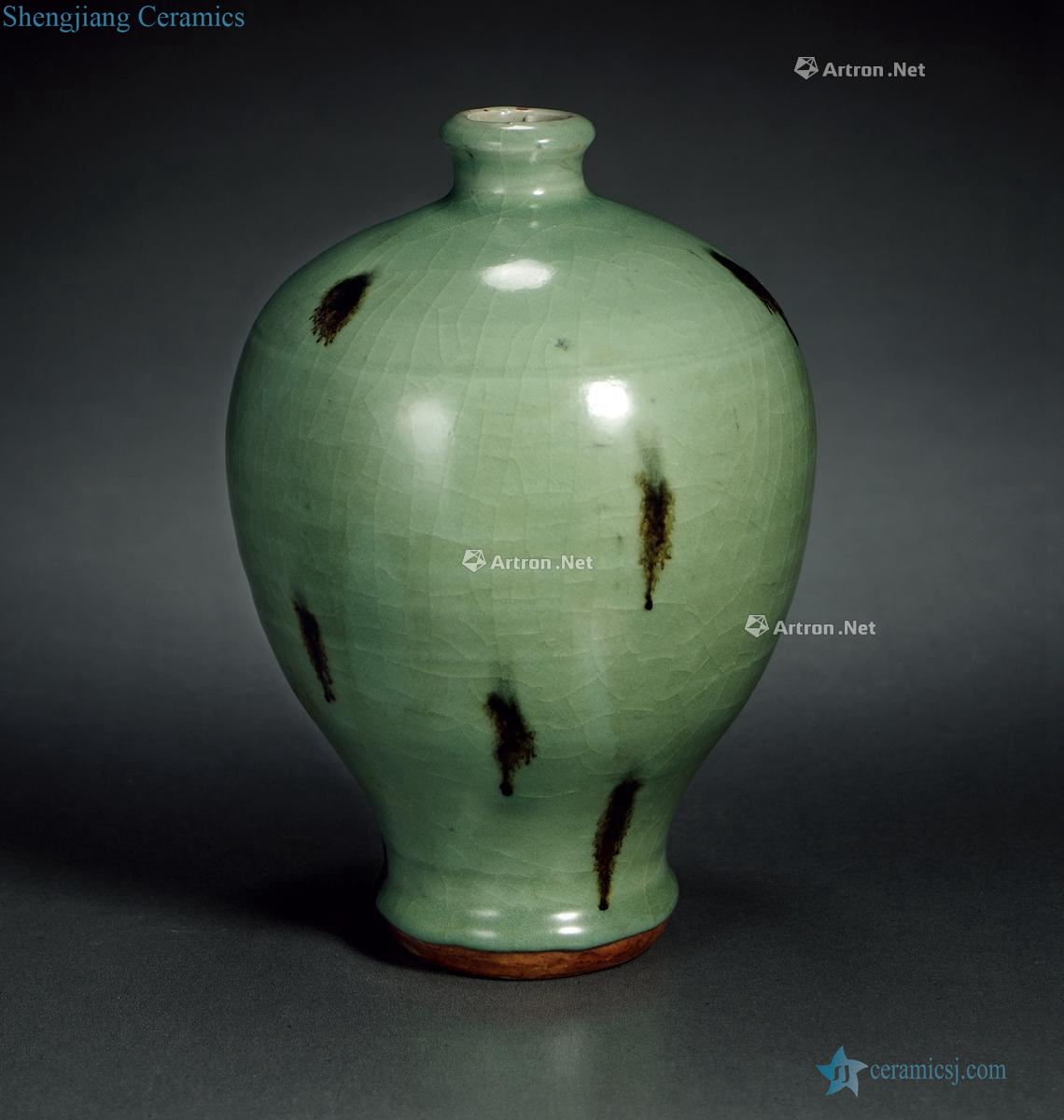 Ming Longquan celadon fly greengage bottle