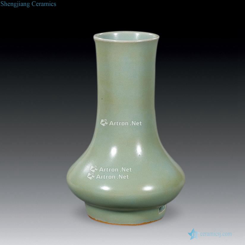 The yuan dynasty Longquan celadon green glaze straight flask