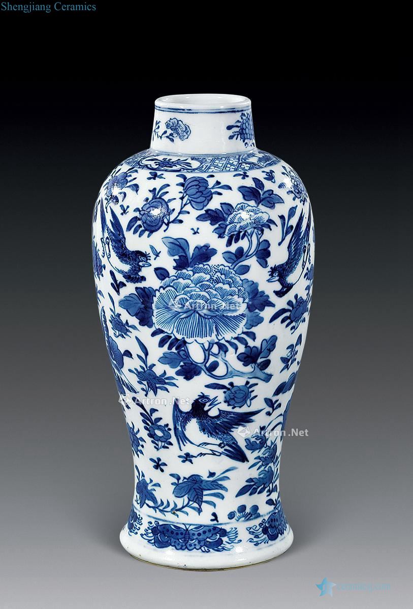 In the qing dynasty Blue and white flower on grain bottle