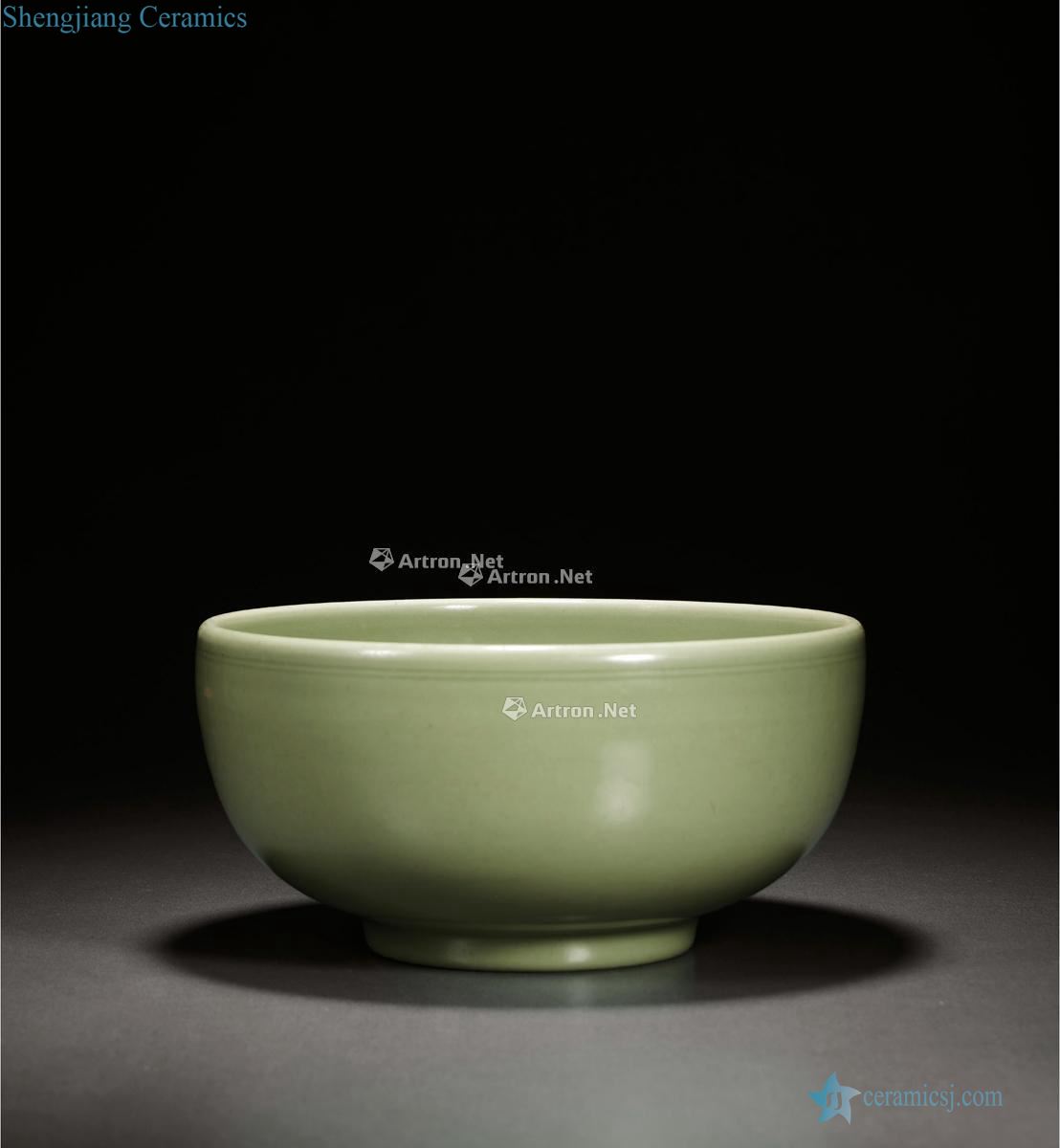 Ming Longquan celadon glaze pier bowl