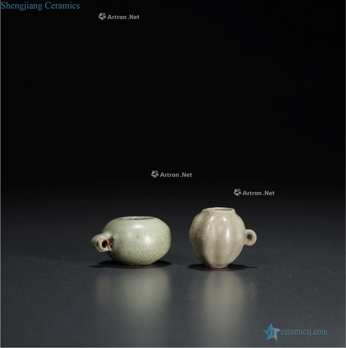 The southern song dynasty celadon bird seed tank (a set of two)
